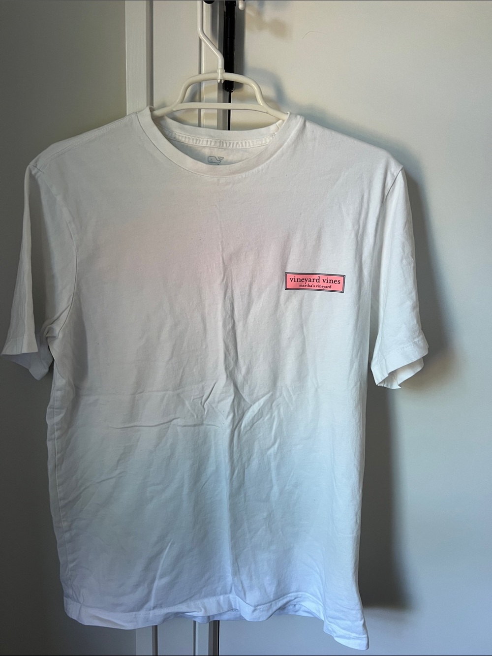 Vineyard Vines White Short-Sleeve Tee with Pink Logo Patch
